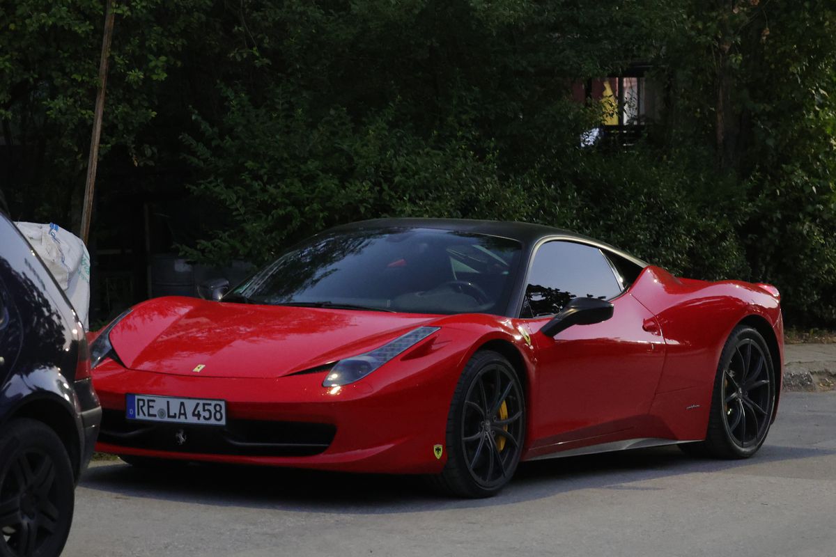 La pas prin cea mai ieftină capitală din Balcani » Cum arată Priştina la 17 ani de la declararea independenţei: lux și opulență prin mizerie