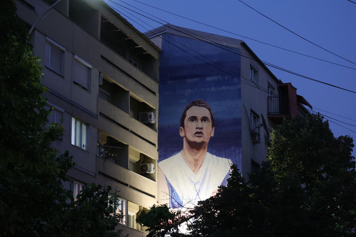 La pas prin cea mai ieftină capitală din Balcani » Cum arată Priştina la 17 ani de la declararea independenţei: lux și opulență prin mizerie