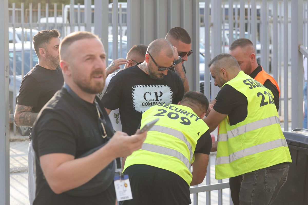 Suporterii care au făcut deplasarea cu FCSB pentru meciul cu Drita / Foto: GSP