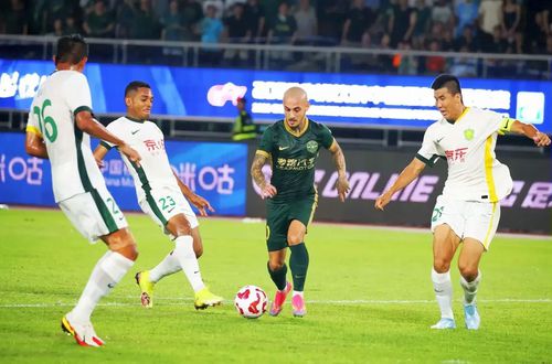 Alexandru Mitriță a fost desemnat jucătorul lunii iulie în prima ligă a Chinei / Foto: Instagram Zhejiang FC