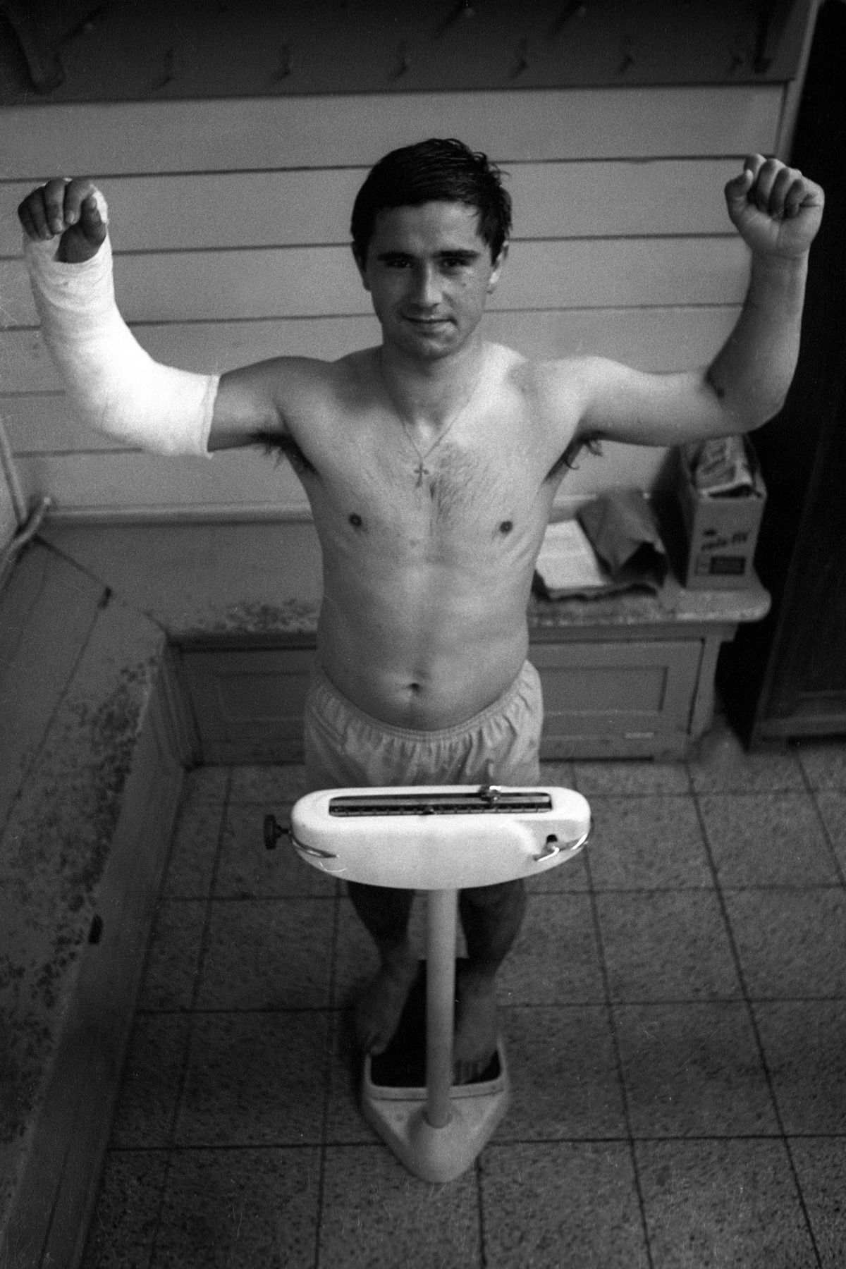 „Hadde” a bombardat Bundesliga, a ajuns campion mondial, apoi s-a refugiat între sticle și și-a pierdut, la propriu, toate amintirile! Povestea uluitoare a unui geniu al fotbalului