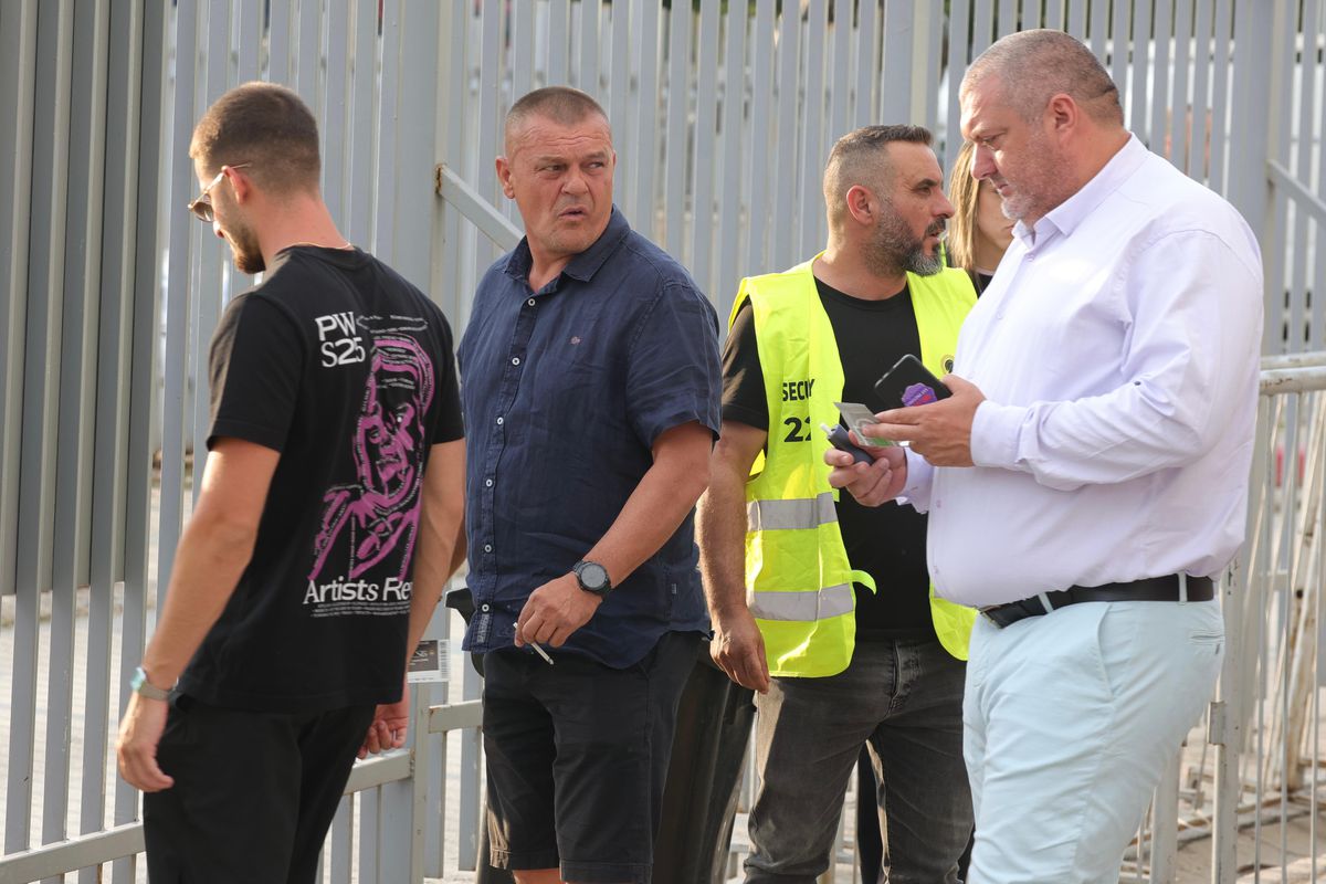 Suporterii care au făcut deplasarea cu FCSB pentru meciul cu Drita / Foto: GSP