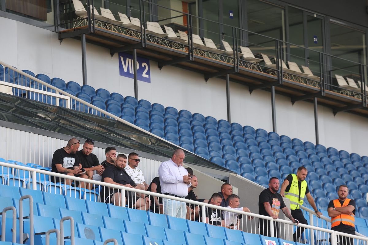 Suporterii care au făcut deplasarea cu FCSB pentru meciul cu Drita / Foto: GSP