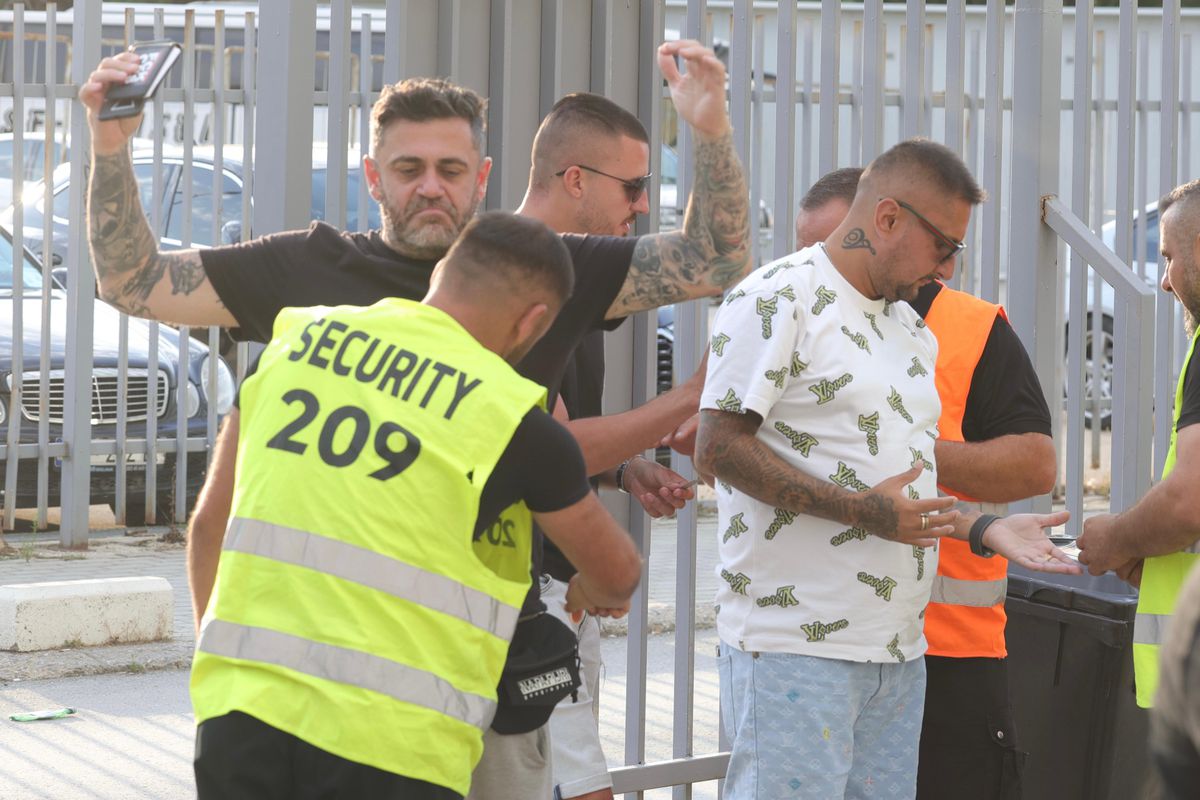 Cine o susține pe FCSB în deplasarea cu Drita? Mustață și alți lideri de galerie au primit locuri la VIP