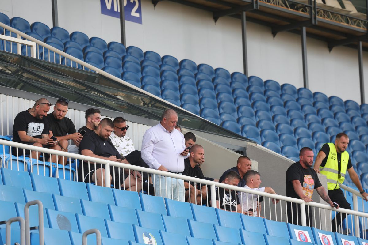 Suporterii care au făcut deplasarea cu FCSB pentru meciul cu Drita / Foto: GSP