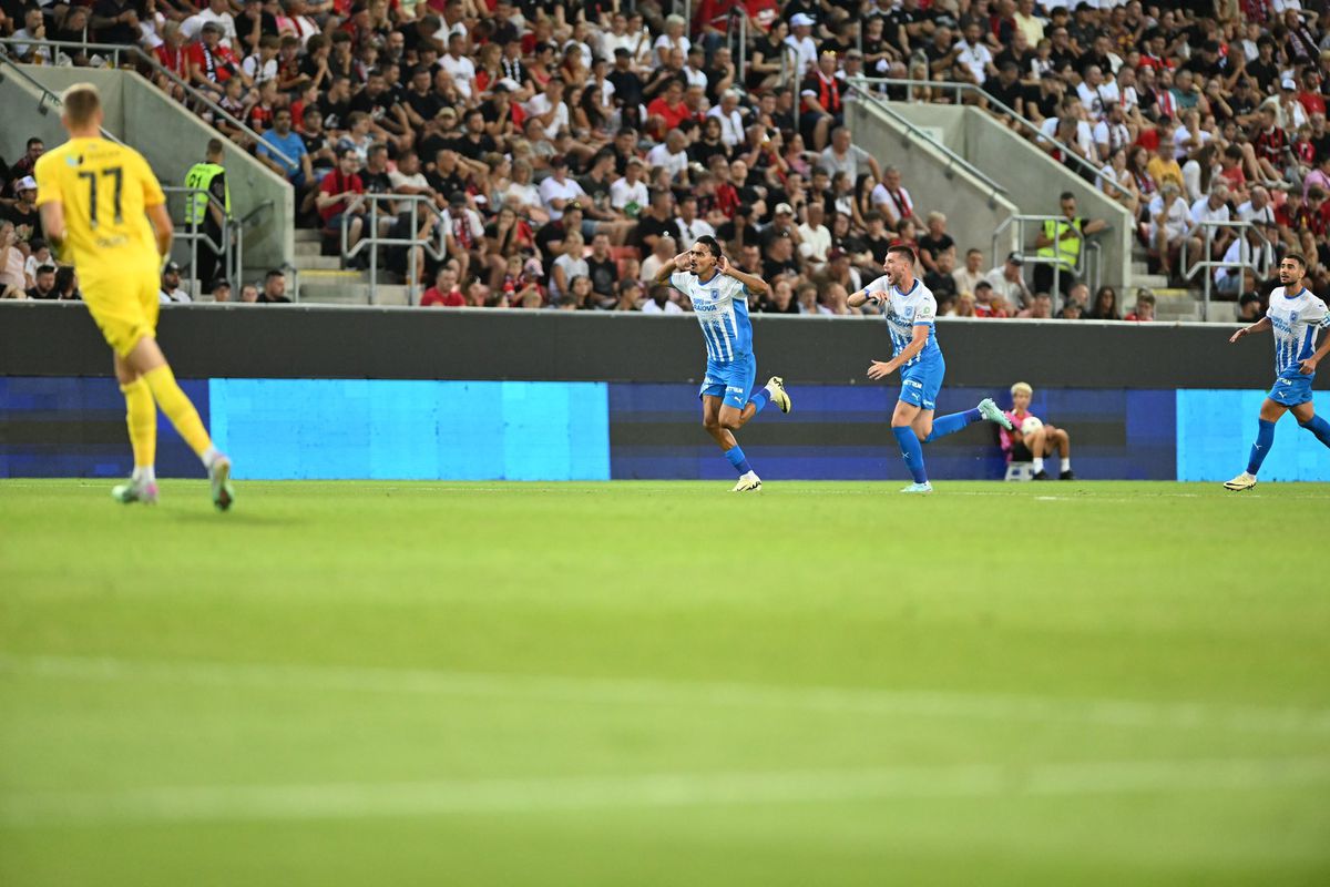 Universitatea Craiova merge în play-off, la capătul celei mai nebune „duble” din Conference League » Întoarsă de la 0-4, echipa lui Rădoi s-a descătușat în prelungiri! Pe cine va înfrunta