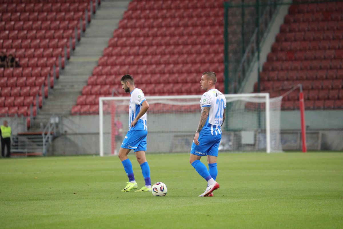 Universitatea Craiova merge în play-off, la capătul celei mai nebune „duble” din Conference League » Întoarsă de la 0-4, echipa lui Rădoi s-a descătușat în prelungiri! Pe cine va înfrunta