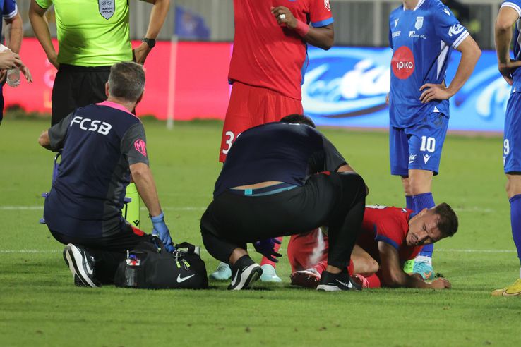 Olaru, accidentat în Drita - FCSB / FOTO: Ionuț Iordache (GSP.ro)