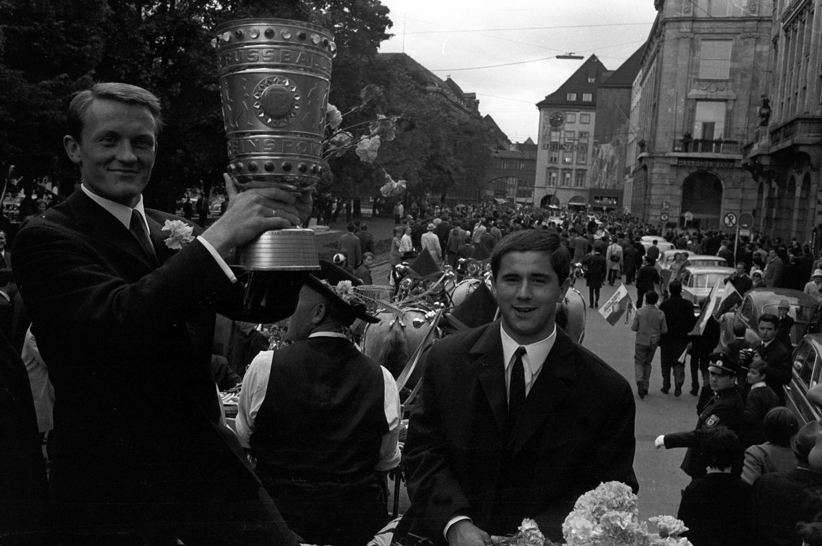 „Hadde” a bombardat Bundesliga, a ajuns campion mondial, apoi s-a refugiat între sticle și și-a pierdut, la propriu, toate amintirile! Povestea uluitoare a unui geniu al fotbalului