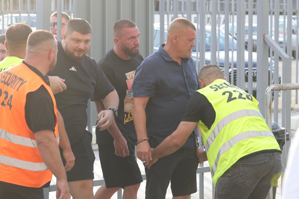 Suporterii care au făcut deplasarea cu FCSB pentru meciul cu Drita / Foto: GSP