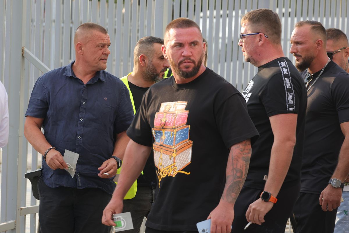 Suporterii care au făcut deplasarea cu FCSB pentru meciul cu Drita / Foto: GSP