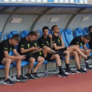 Stoian, Toma, Tavi Popescu, Miculescu, Graovac și Politic, pe bancă înainte de Drita - FCSB/ FOTO: Ionuț Iordache (GSP)