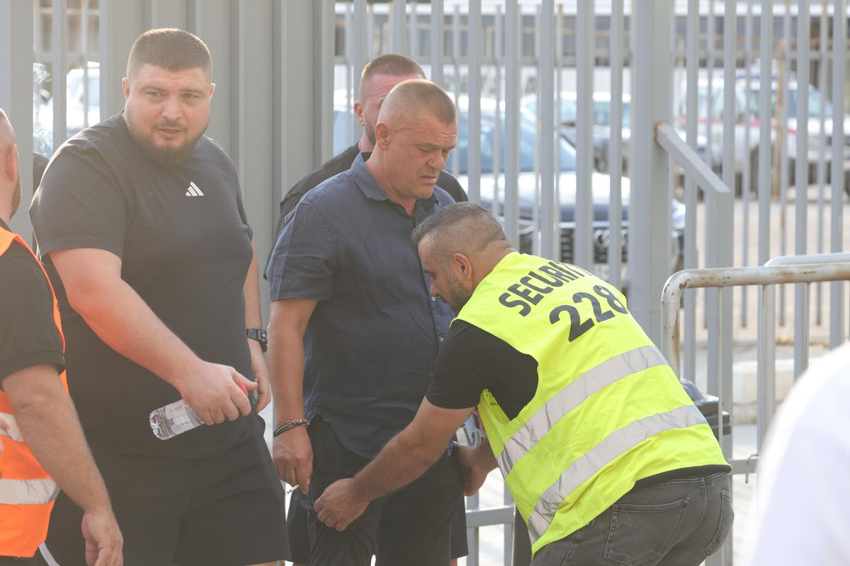 Suporterii care au făcut deplasarea cu FCSB pentru meciul cu Drita / Foto: GSP