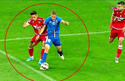 DINAMO - BOTOȘANI 1-1 // MASACRU! Arbitrul i-a împins pe dinamoviști de la spate: 3 penalty-uri nedate pentru moldoveni + Neicuțescu, iertat de eliminare
