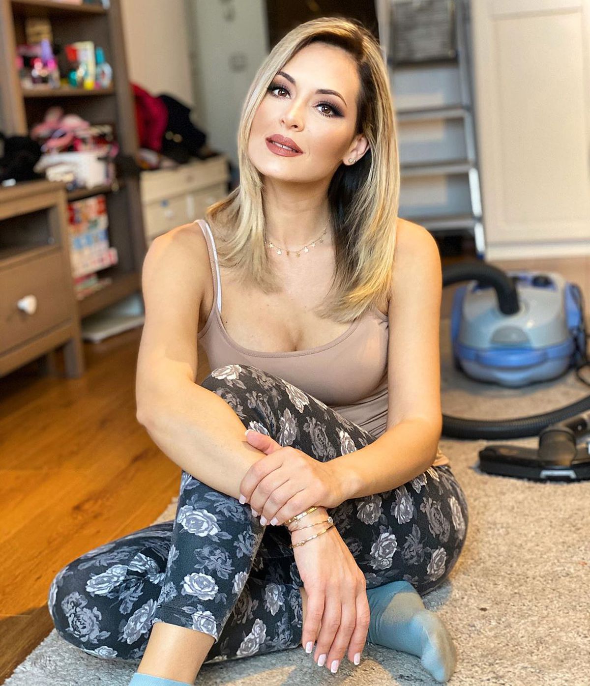 FOTO Apariții hot în fiecare dimineață! Eda, cea mai atrăgătoare prezență de la TVR