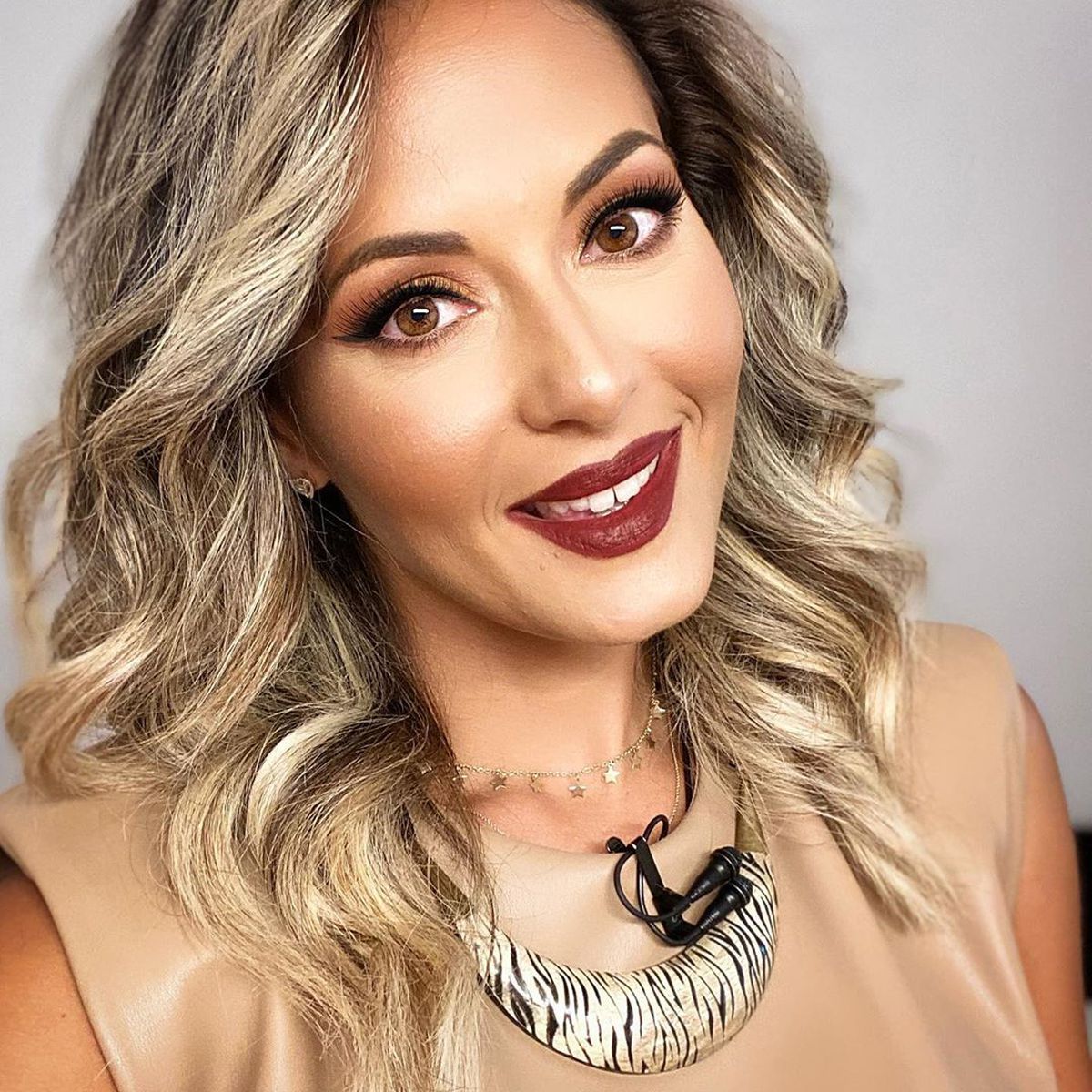 FOTO Apariții hot în fiecare dimineață! Eda, cea mai atrăgătoare prezență de la TVR