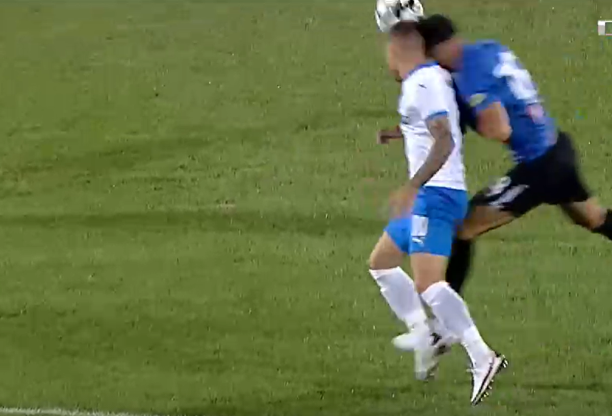 VIITORUL - CRAIOVA. Atac violent la Alex Cicâldău în startul meciului! Arbitrul a arătat „roșu” direct!