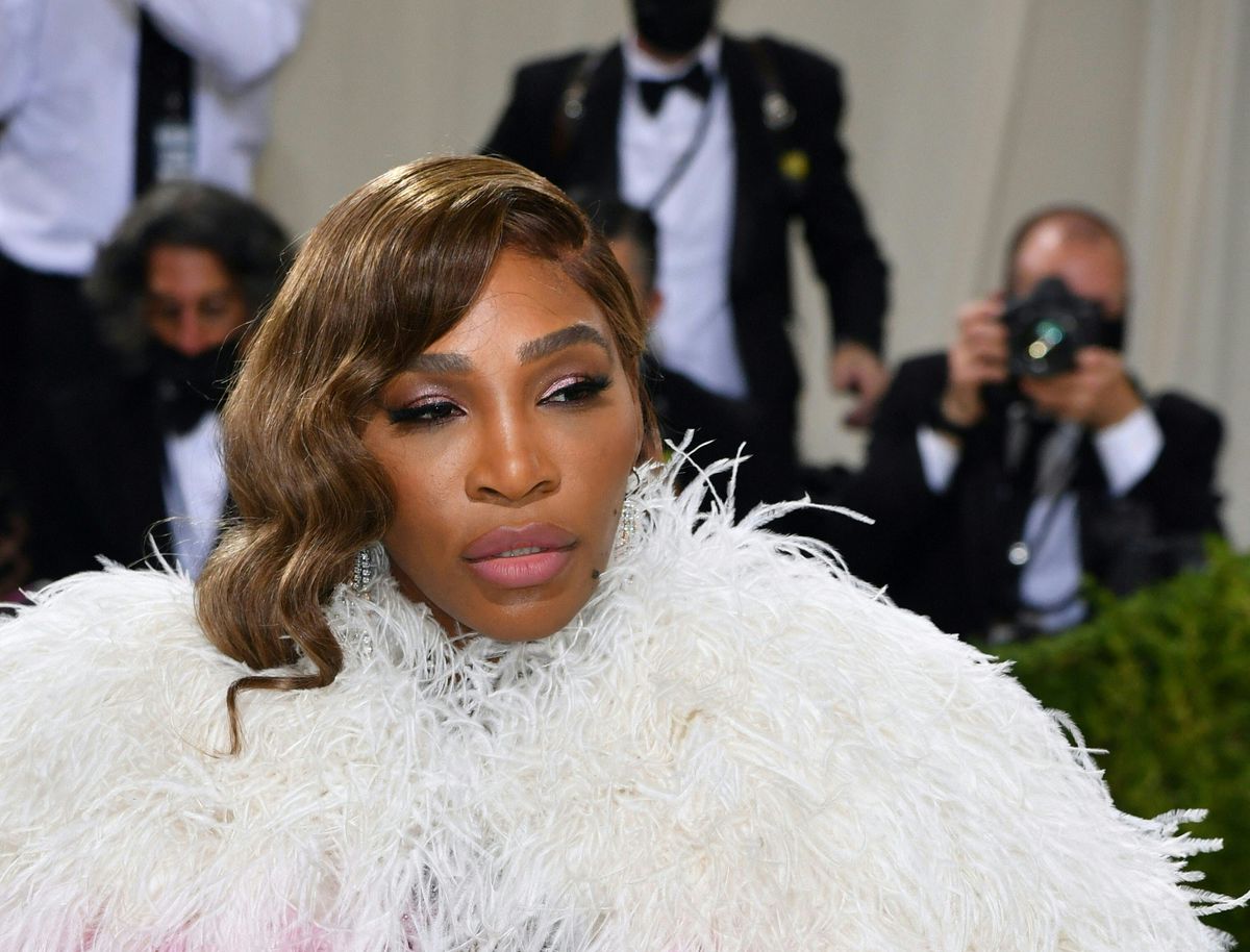 Pe urmele lui Beyonce și Rihanna » „Fashion icon” Serena Williams a atras toate privirile noaptea trecută la gala din New York, cu un decolteu generos