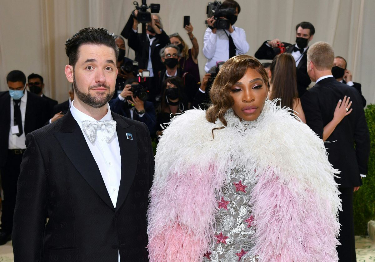 Pe urmele lui Beyonce și Rihanna » „Fashion icon” Serena Williams a atras toate privirile noaptea trecută la gala din New York, cu un decolteu generos
