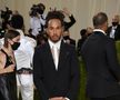 Lewis Hamilton la Met Gala