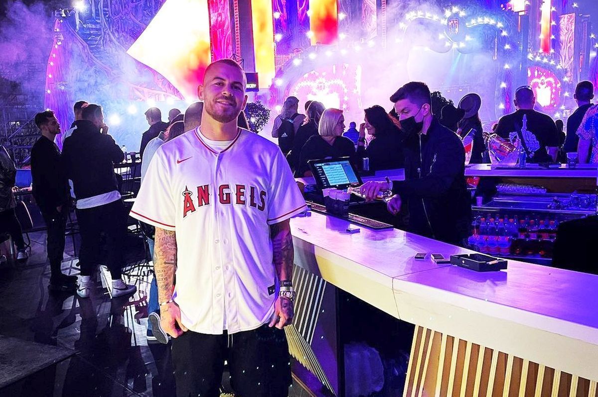 „Cine se duce la Untold nu mai joacă!” » 3 fotbaliști de la CFR Cluj au încălcat avertismentul lui Dan Petrescu