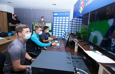 Pas important către implementarea VAR în Liga 1: a început pregătirea arbitrilor