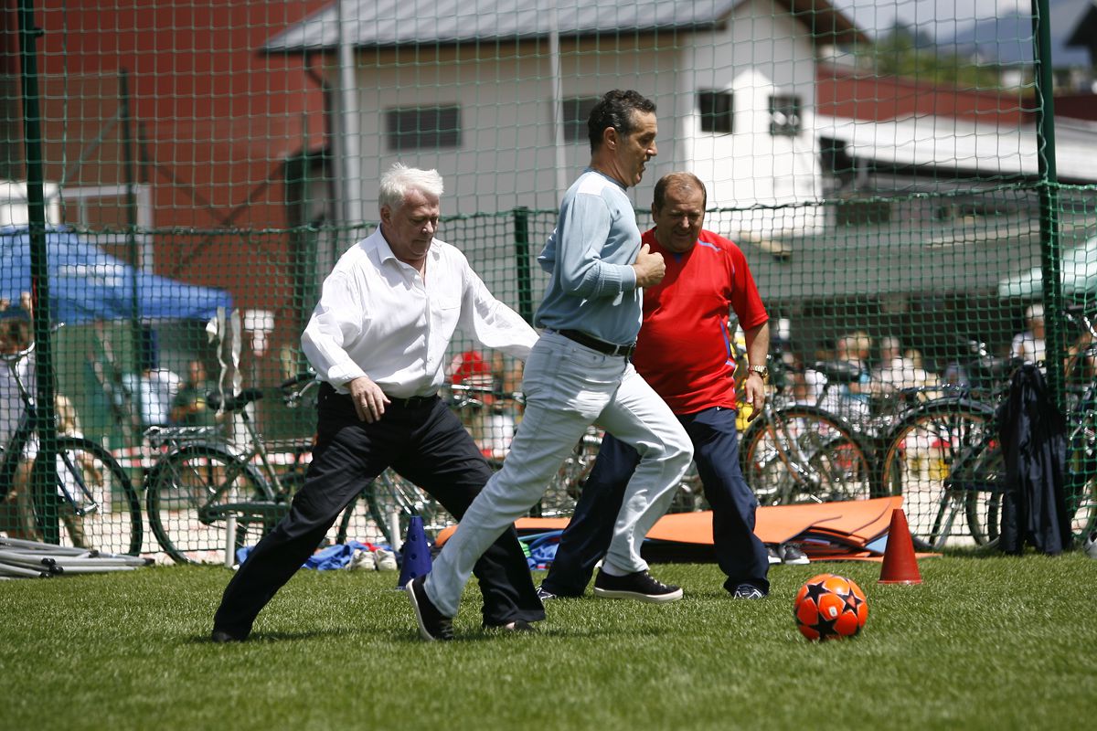 Viorel Hrebenciuc și imagini istorice din cantonamentul FCSB-ului