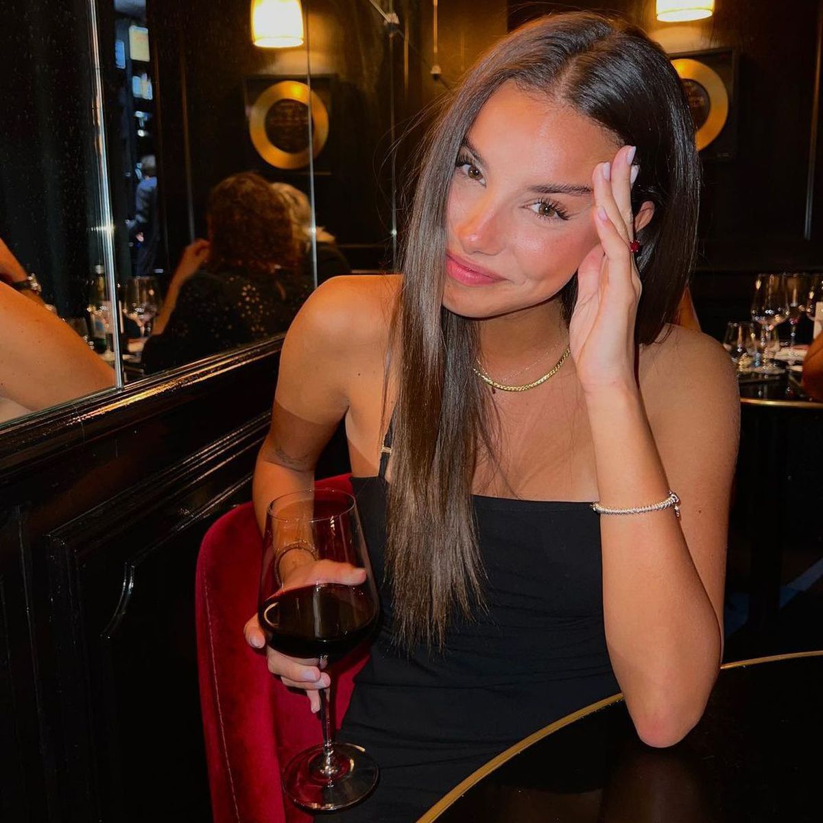 Iubita lui Ionuț Radu face senzație în costum de baie » Frumoasa italiancă l-a cucerit pe portarul român