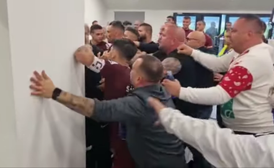 Cristi Săpunaru, implicat în altercațiile de după meciul de la Târgu-Jiu Cum a comentat Victor Becali incidentul în care a fost implicat Cristian Săpunaru la finalul meciului FCU Craiova 1948-Rapid: „Nu l-am văzut lovind pe cineva”