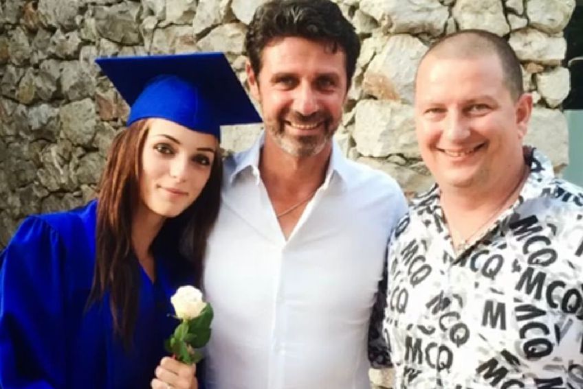 Ana Chirilă în momentul absolvirii, alături de Patrick Mouratoglou și tatăl său