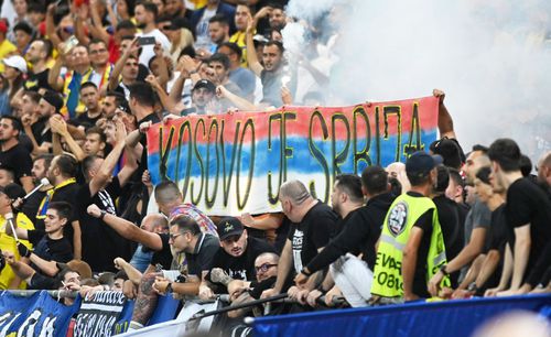 Comisia de Disciplină a UEFA a declanșat o investigație pentru bannerul și scandările „Kosovo e Serbia