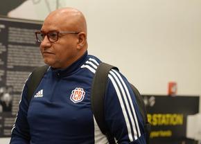 Tragedie la costaricani: selecționerul a aflat în timpul meciului că i-a murit secundul!