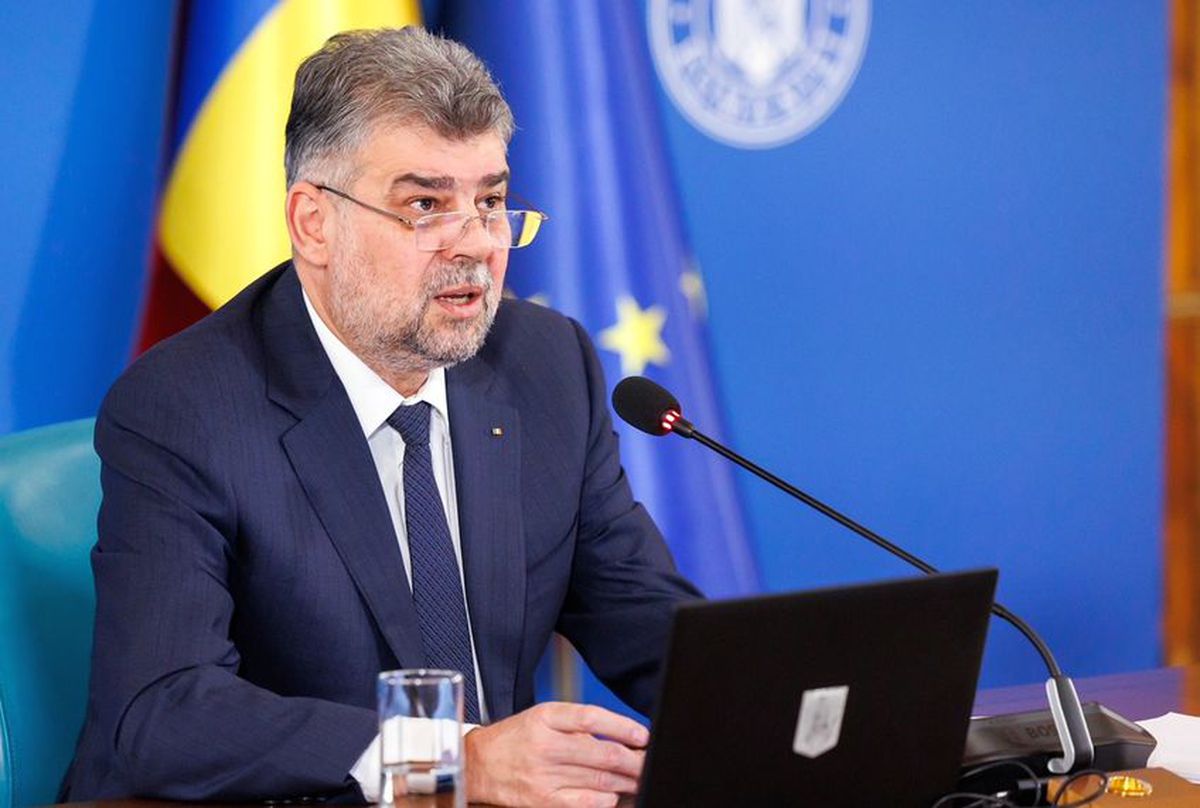 Ultrașii Stelei l-au ironizat pe Ciolacu: „Un covrig cu BAC, vă rog!”