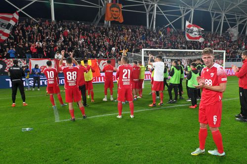 Iulian Roșu (primul de la dreapta la stânga), foto: Imago Images