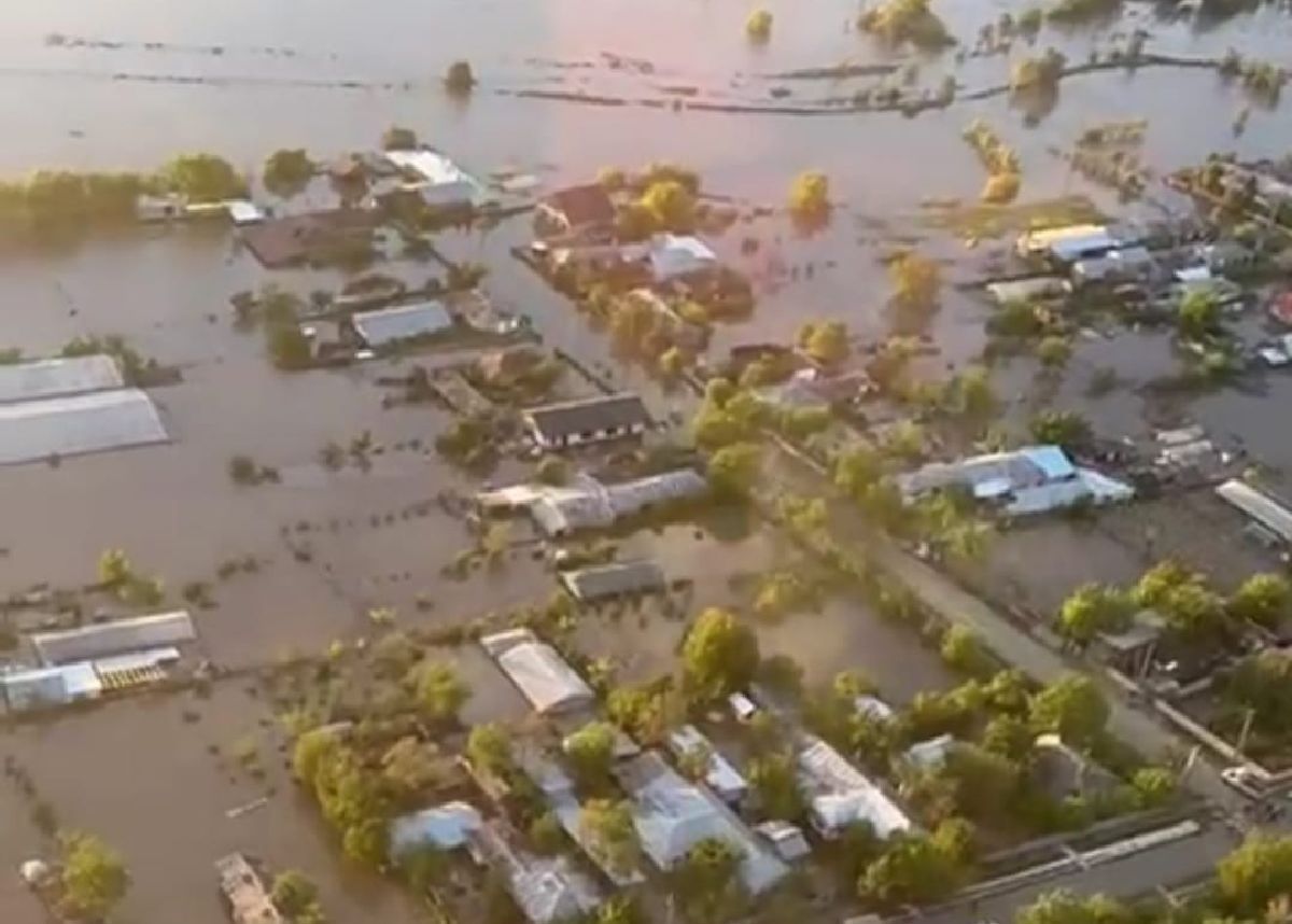 Imagini tulburătoare! Localitatea natală a lui Lucian Bute, devastată de ciclonul „Boris” » Un bărbat și o femeie au fost luați de viitură