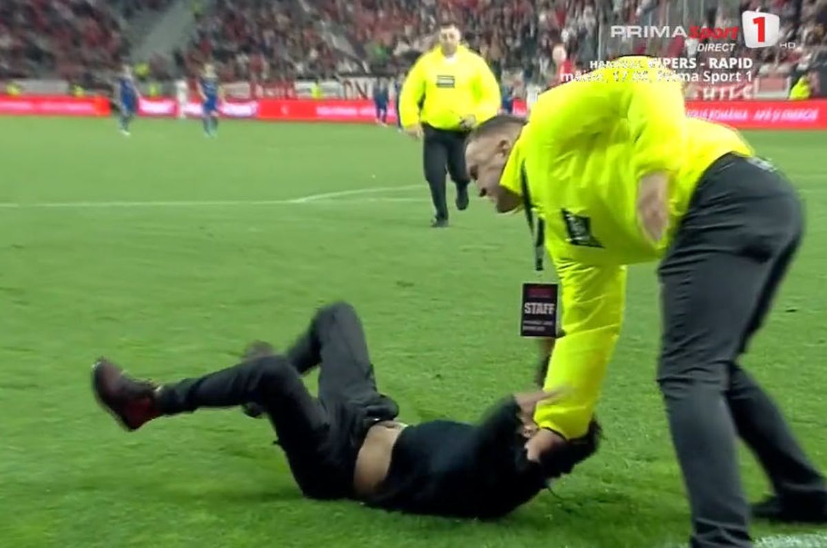 I-a „rupt frânele” » Bărbatul care a fentat un steward la Dinamo - Slobozia a explicat de ce a intrat pe teren: „Voiam să creez o diversiune”
