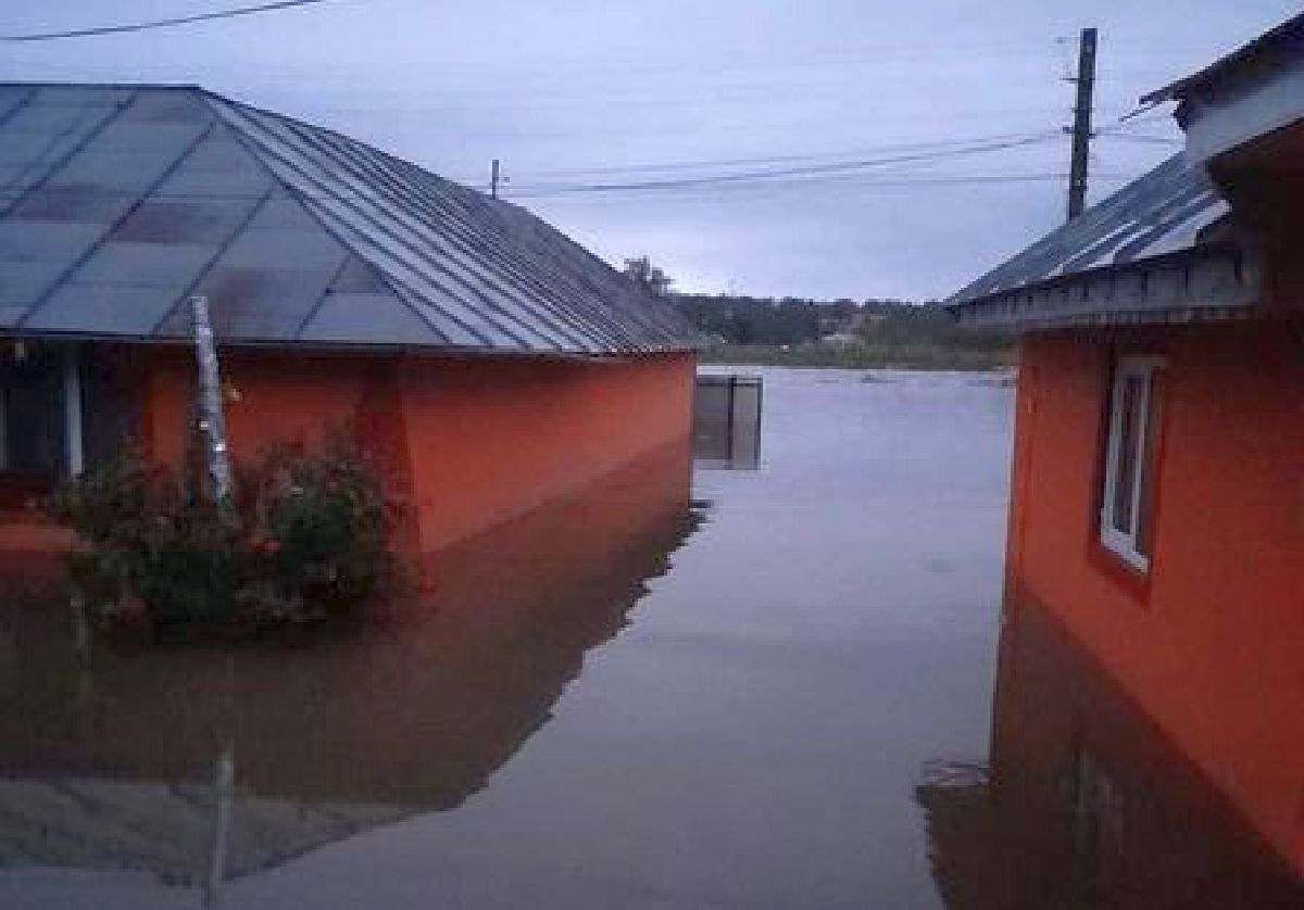 Inundații în Pechea, localitatea natală a lui Lucian Bute