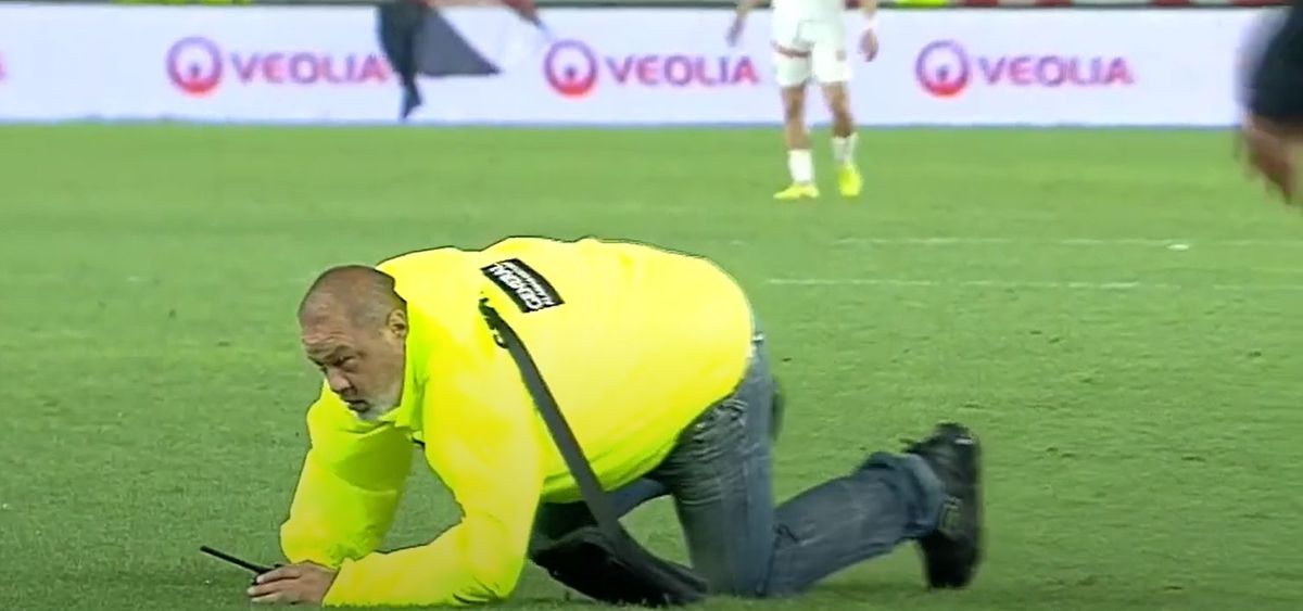 I-a „rupt frânele” » Bărbatul care a fentat un steward la Dinamo - Slobozia a explicat de ce a intrat pe teren: „Voiam să creez o diversiune”