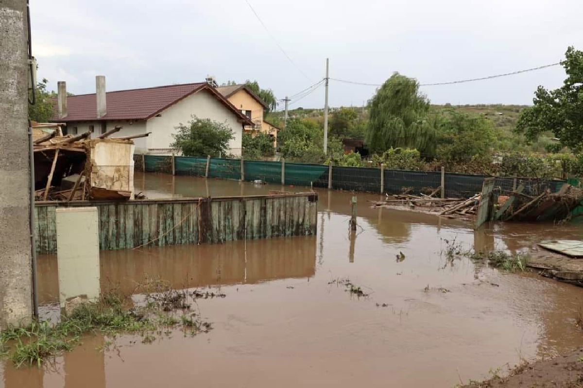 Inundații în Pechea, localitatea natală a lui Lucian Bute