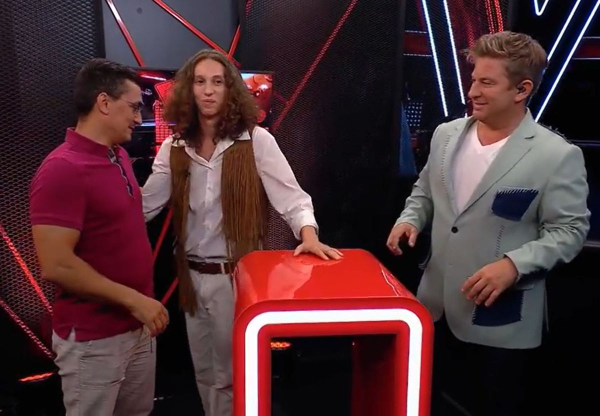 A urcat pe scena de la Vocea României și nimeni nu și-a dat seama că e fiul legendei sportului românesc