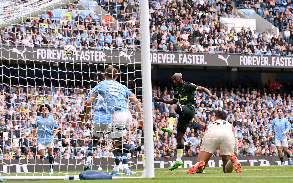 Manchester City - Brentford 2-1 » Dublă pentru Erling Haaland