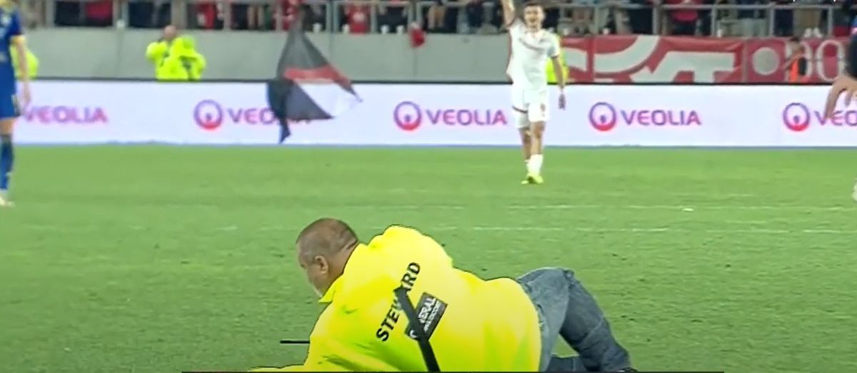 I-a „rupt frânele” » Bărbatul care a fentat un steward la Dinamo - Slobozia a explicat de ce a intrat pe teren: „Voiam să creez o diversiune”