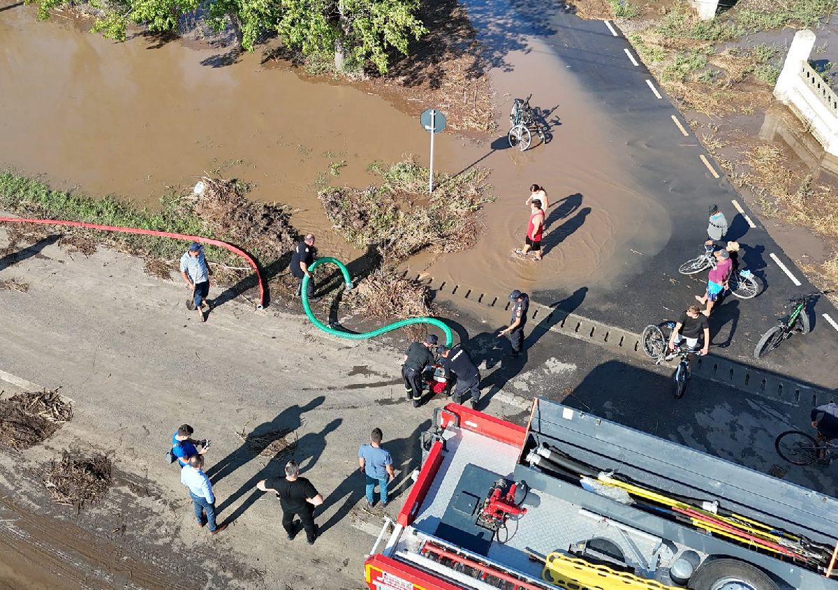 Imagini tulburătoare! Localitatea natală a lui Lucian Bute, devastată de ciclonul „Boris” » Un bărbat și o femeie au fost luați de viitură