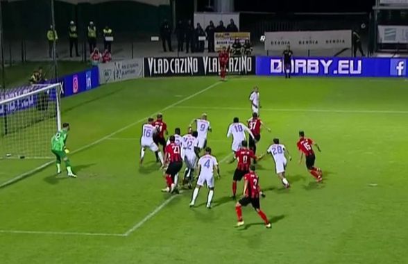 Autogol incredibil în Csikszereda - FCSB! Cum și-a băgat mingea în propria poartă campionul României