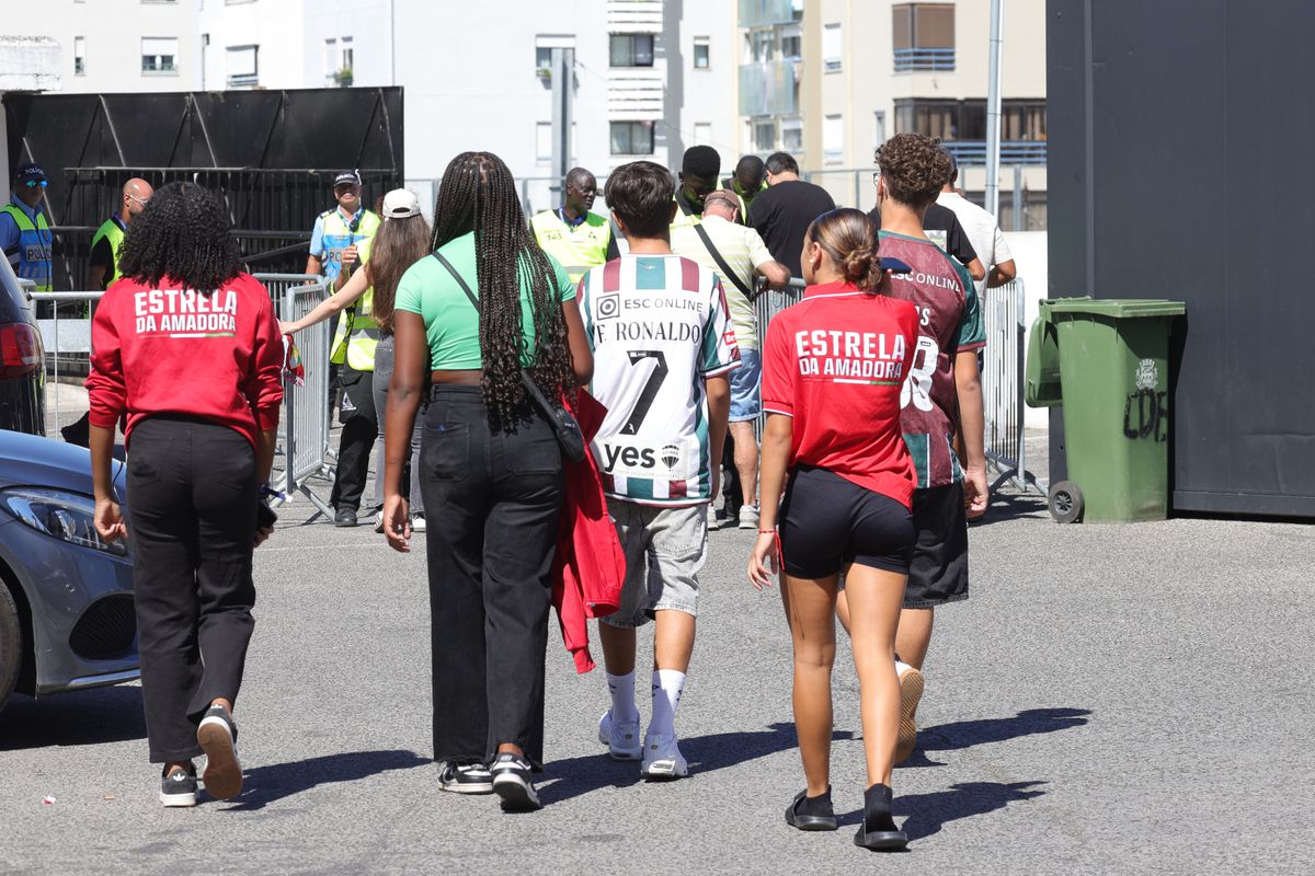 Estrela ca respiro, Amadora ca metaforă a periferiei » Lumea lui Ianis Stoica după ce a părăsit România