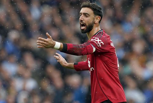 Bruno Fernandes (31 de ani, mijlocaș), căpitanul lui Manchester United, s-a declarat nemulțumit de modul în care echipa lui a primit al doilea gol la începutul reprizei secunde împotriva lui Manchester City, scor 3-0. // foto: Imago Images