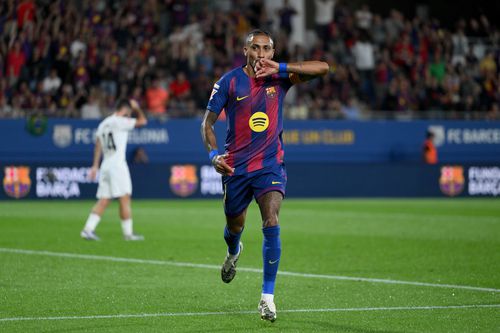 „Pedepsitul” Raphihna i-a dat replica lui Hansi Flick » Brazilianul a fost la înălțime în „setul alb” reușit de Barcelona cu Valencia // FOTO: Getty Images