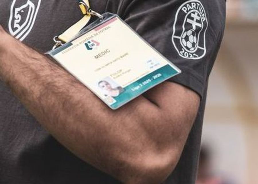 Scene curioase în Liga 2: antrenor secund pe post de „principal”, cu ecuson de „medic” cu nume de femeie