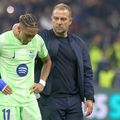 Raphinha, aici împreună cu antrenorul Hansi Flick, are gânduri de plecare / Foto: Imago Images