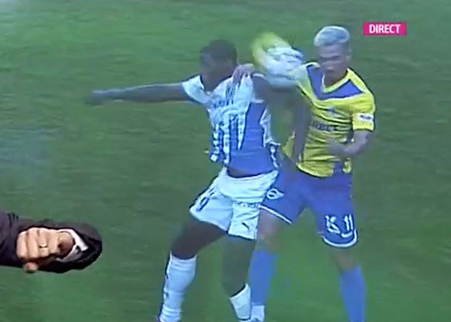 3 faze controversate în Craiova - Farul » Expertul în arbitraj a dat verdictul: „Trebuia cartonaș roșu”